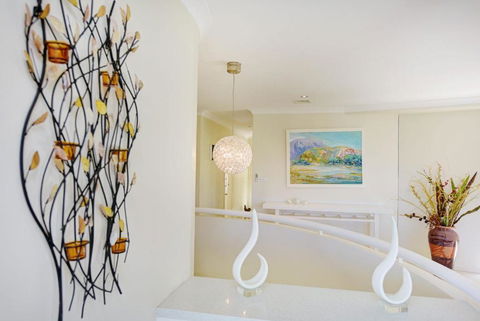 BEACHSIDE MANOR Walk To The Beach - Tourism Brisbane 1