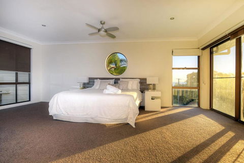 BEACHSIDE MANOR Walk To The Beach - Tourism Brisbane 6