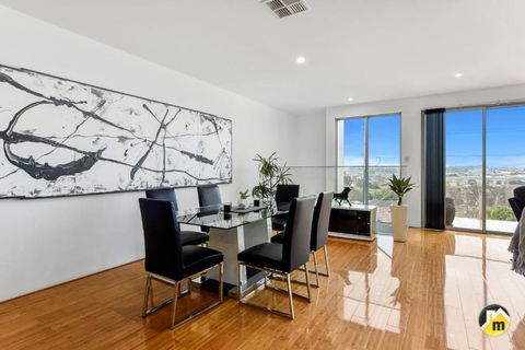 BENGALEE EXECUTIVE TOWNHOUSE MODERN & STYLISH - Tourism Brisbane 4