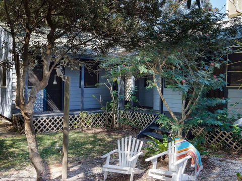 Pet Friendly Bennetts Beach Cottage - Tourism Brisbane 5