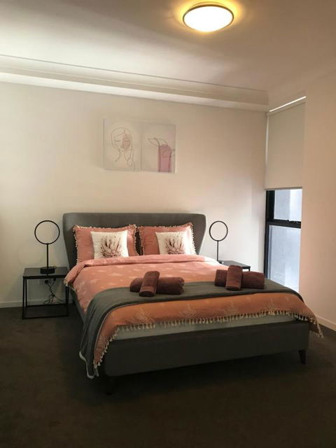 Elegant Design 2 Bed 2 Bath Apartment In Liverpool - Tourism Brisbane 5
