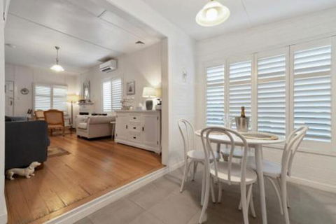 Amber Cottage Luxury Seaside Retreat With Outdoor Spa! - Tourism Brisbane 5