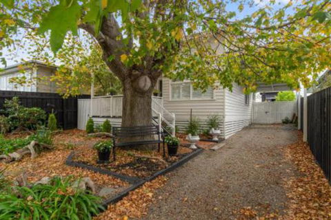 Amber Cottage Luxury Seaside Retreat With Outdoor Spa! - Tourism Brisbane 7