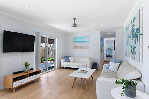 Whitsunday Palms - Tourism Brisbane 0