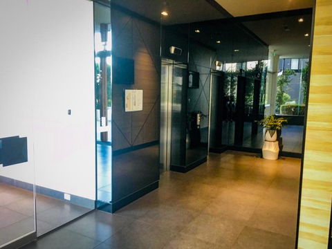 Modern Clean Luxury At The Right Price..... - Tourism Brisbane 6