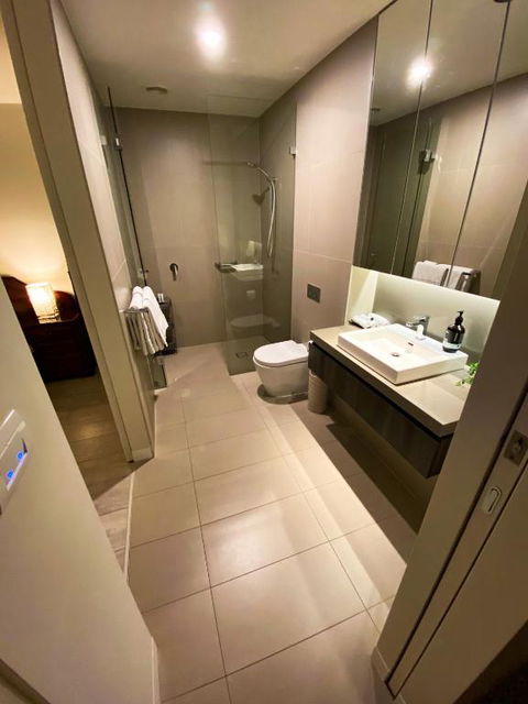 Modern Clean Luxury At The Right Price..... - Tourism Brisbane 3