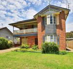 The Crescent Pet Friendly 1 Min to Beach - Tourism Brisbane