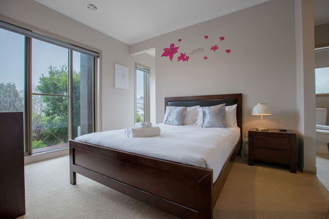 Gorgeous 4BR Home In Point Cook - Tourism Brisbane 3