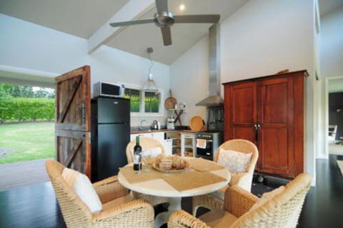Willabrook Retreat Mojo Cottage Romantic Escape! - Tourism Brisbane 4