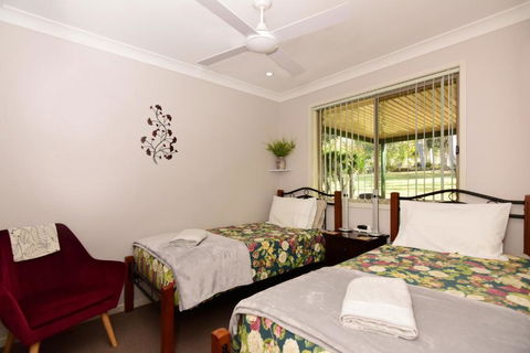 Valley Haven 3 Bedrooms Close To The Village! - Brisbane 4u 4
