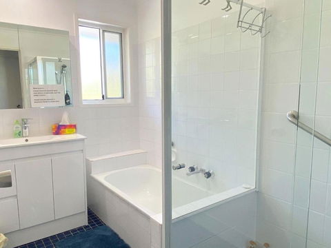 Woorim Secluded Palms Cottage - Brisbane Tourism 3