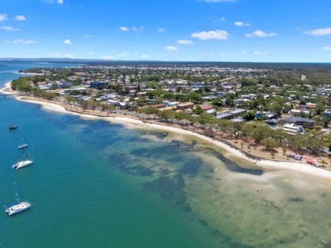 Woorim Secluded Palms Cottage - Brisbane Tourism 5