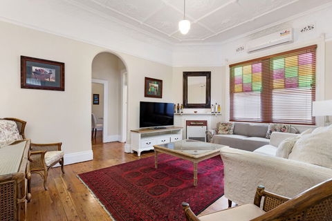 Drummoyne 3 Bedroom Home (62ALE) - Brisbane 4u 5