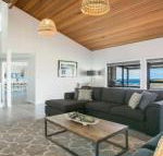 Ohana Oasis front row to reserve beach  ocean - Brisbane Tourism
