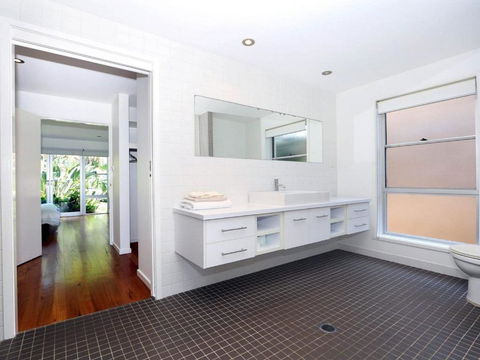 Palm Oasis Family Friendly Accommodation Just A Short Walk To Werri Beach - Tourism Brisbane 2