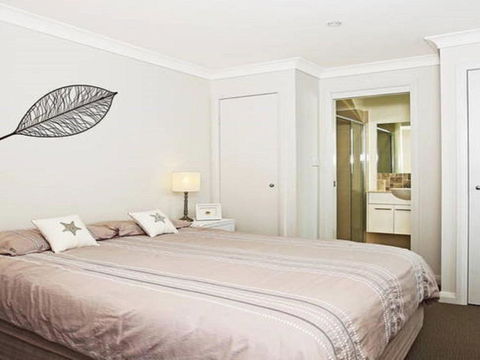 Surf Mist Contemporary Seaside Duplex - Tourism Brisbane 4