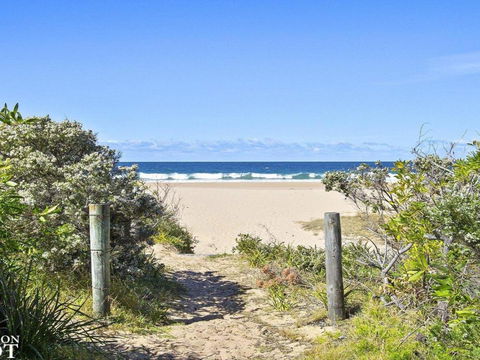 Sunset Beach Situated Between Two Beaches & A Lake - Tourism Brisbane 3