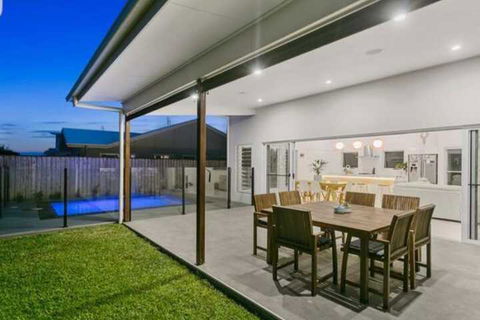 THE BEACH OASIS At 360 - Brisbane Tourism 5
