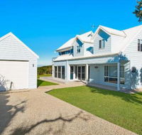 Middle Rock Beach House Beach Front Lake Cathie - Brisbane Tourism