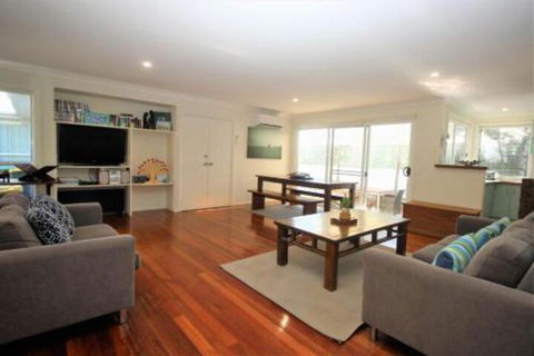 MAGIC BEACH HOUSE PET FRIENDLY - Tourism Brisbane 6