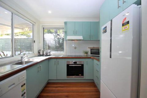 MAGIC BEACH HOUSE PET FRIENDLY - Tourism Brisbane 4