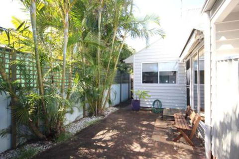 MAGIC BEACH HOUSE PET FRIENDLY - Tourism Brisbane 7