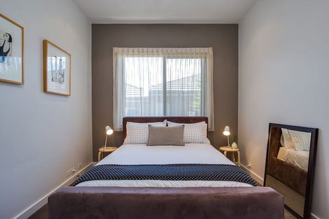 Kalina Retreat Tennis & Pool - Brisbane 4u 5