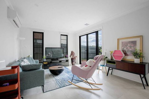 Captivating Large 4br@narre Warren - Brisbane Tourism 4