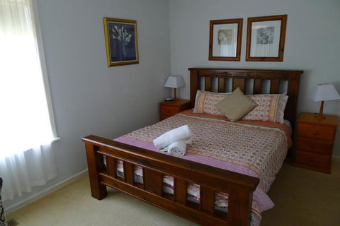 BEACHPOINT COTTAGE - Tourism Brisbane 4