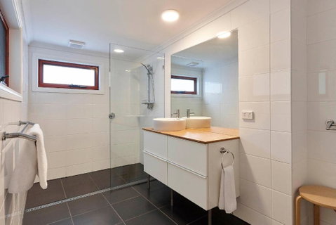 DOLPHIN LOOKOUT COTTAGE Amazing Views Of The Bay Of Fires - Tourism Brisbane 1