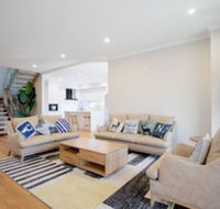 Lux Style 4BR Townhouseashwood - Brisbane 4u