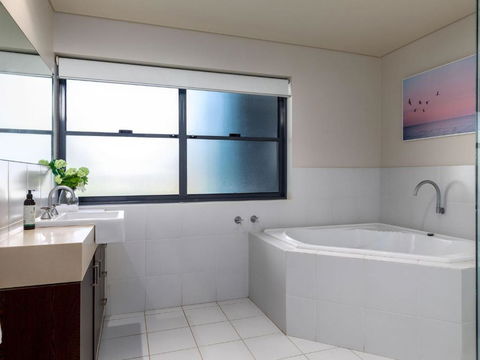 Bayview On Bowen :: Jervis Bay Rentals - Tourism Brisbane 1