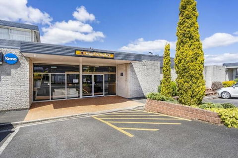 Top Of The Town Hotel Motel - Tourism Brisbane 1