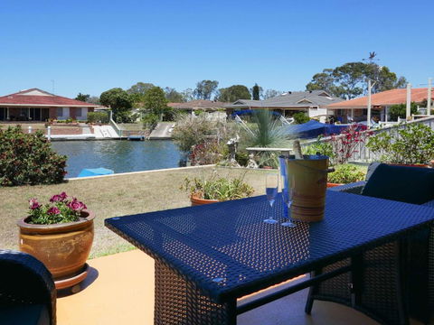 Waterfront Haven With Jetty Mooring & WiFI - Tourism Brisbane 5