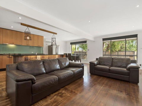 Family Foreshore Favourite - Brisbane 4u 5