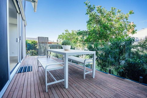 Santorini On Seaview Beachside Living Sauna Wifi - Brisbane Tourism 3