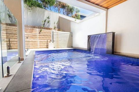 The Grand Oasis Pool Wifi Mins From Beach - Brisbane Tourism 2
