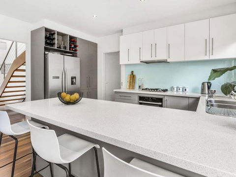 BANGALOW MORNINGTON - Brisbane 4u 1