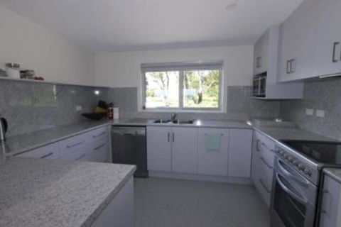 Umtali Beach House - Tourism Brisbane 0