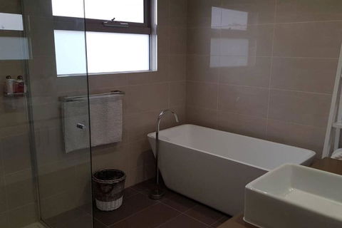 CHELSEA Family Home Close To Beach & Shops - Brisbane 4u 1