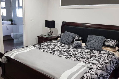 CHELSEA Family Home Close To Beach & Shops - Brisbane 4u 2