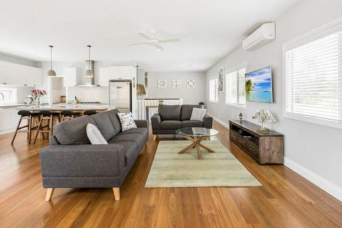 HALE KUPA Rye Beach House Spa Table Tennis - Brisbane Tourism 5