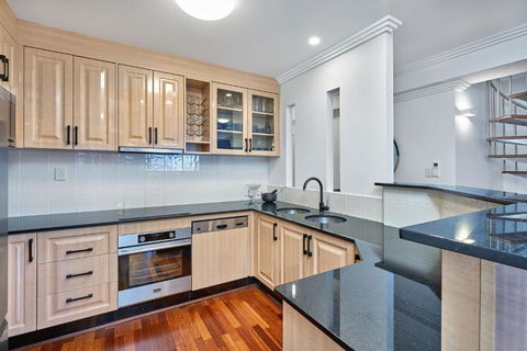 Belle Escapes Luxury Cairns Penthouse With Ocean Views 903 - Tourism Brisbane 4