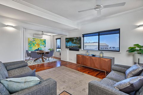 Belle Escapes Luxury Cairns Penthouse With Ocean Views 903 - Tourism Brisbane 6