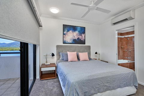 Belle Escapes Luxury Cairns Penthouse With Ocean Views 903 - Tourism Brisbane 3