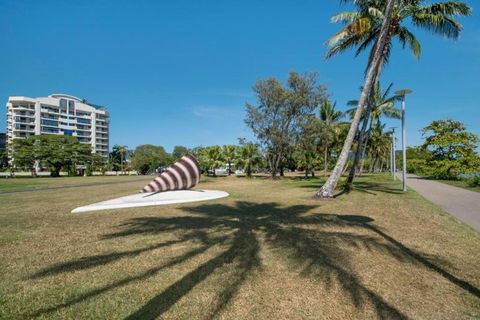 Belle Escapes Luxury Cairns Penthouse With Ocean Views 903 - Tourism Brisbane 5