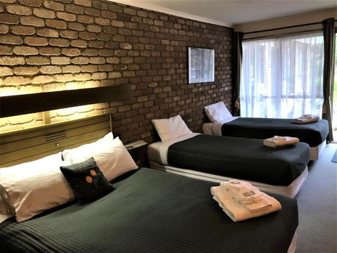 Eildon Lake Motel - Brisbane Tourism 6