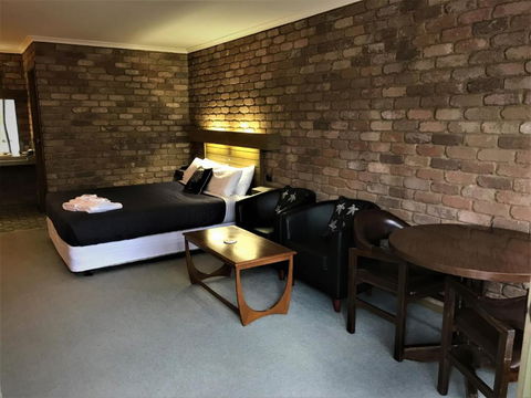 Eildon Lake Motel - Brisbane Tourism 3