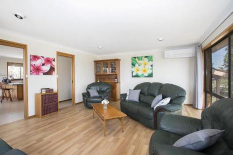 Deering 106 ULLADULLA - Brisbane Tourism 5