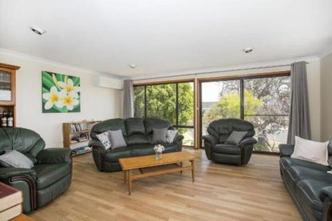 Deering 106 ULLADULLA - Brisbane Tourism 6